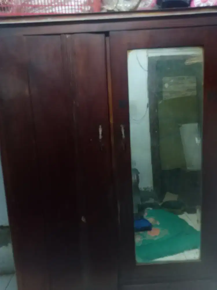Di jual lemari kayu jati