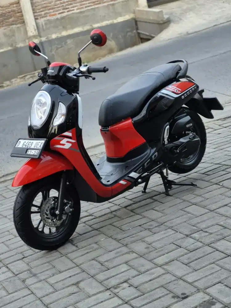 Honda new scoopy sporty 2023 km 14rb
Dp 1.5jt
Harga 18jt