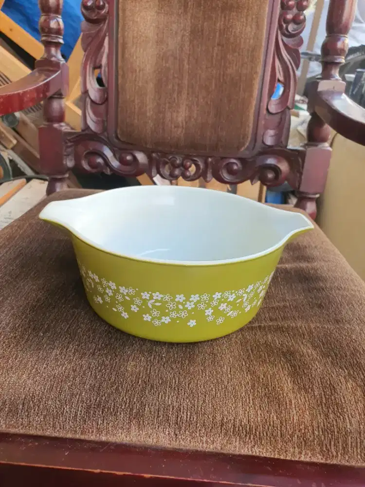 Wadah Pyrex hijau