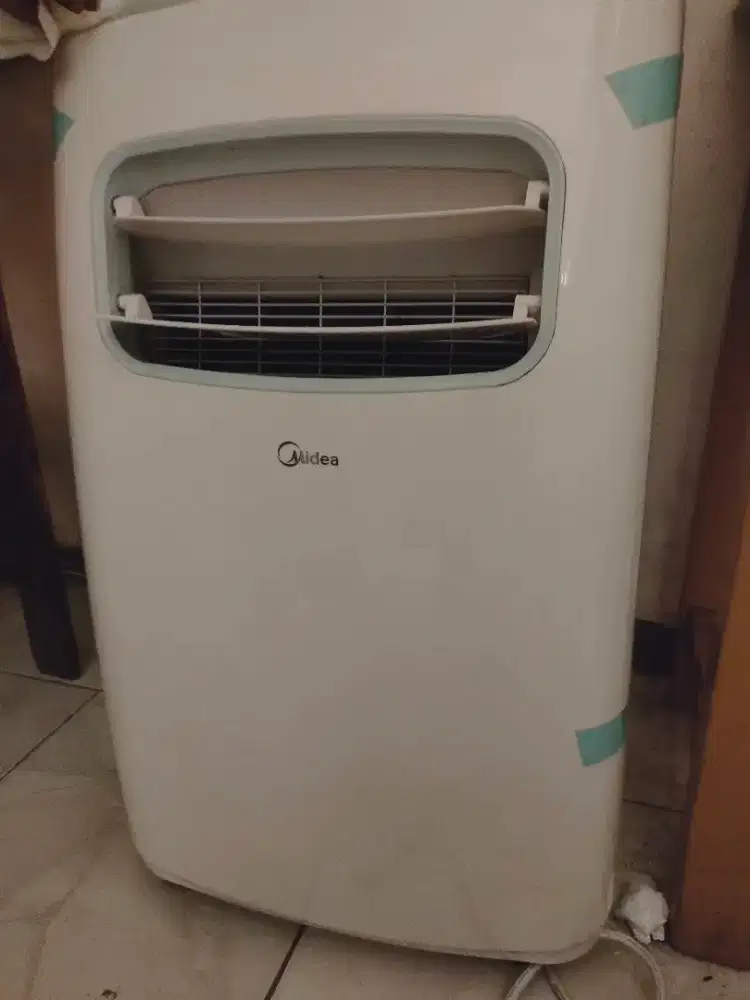 AC portebel Midea 1pk jarang pake