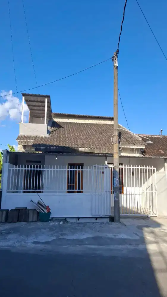 DIKONTRAKAN RUMAH 2 LANTAI DAERAH COLOMADU, KARANGANYAR