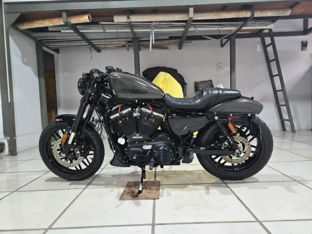 Harley davidson sposter roadstar 2018.
