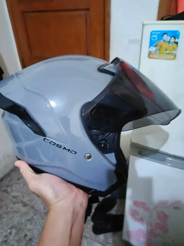 Helm cosmo sz L masih mulus 125.000 satset