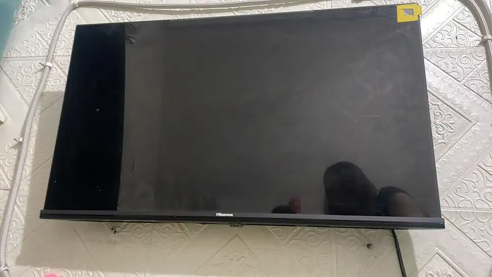 DIJUAL TV HISENSE 32E4H SMART TV