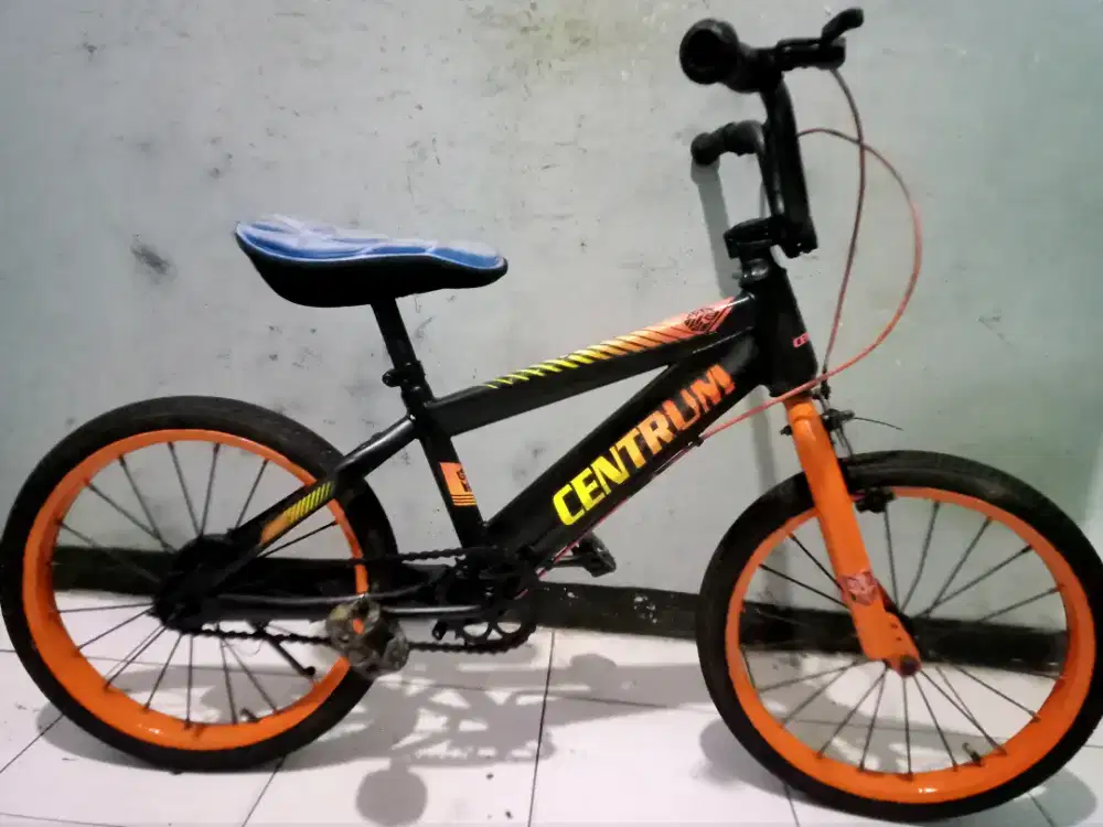 Dijual sepeda BMX CENTRUM ring 18 kondisi masih bagus normal semua