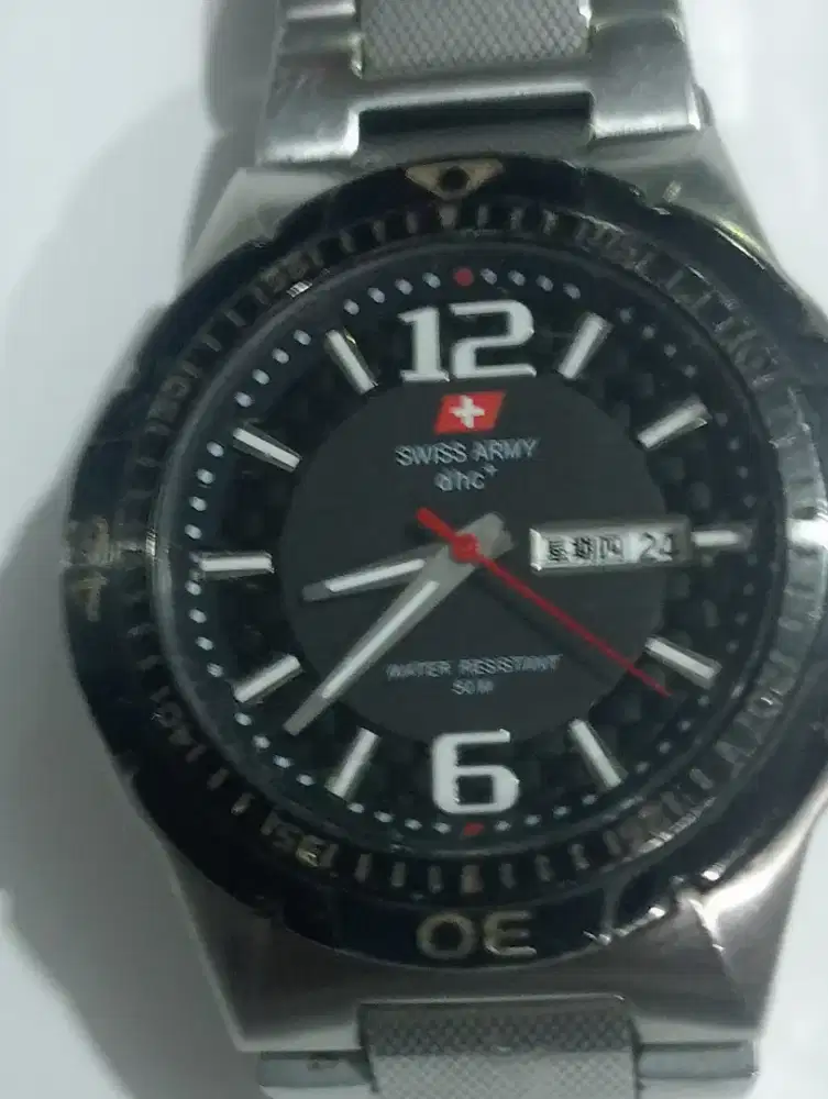 Jam tangan merk Swiss army,di gital.