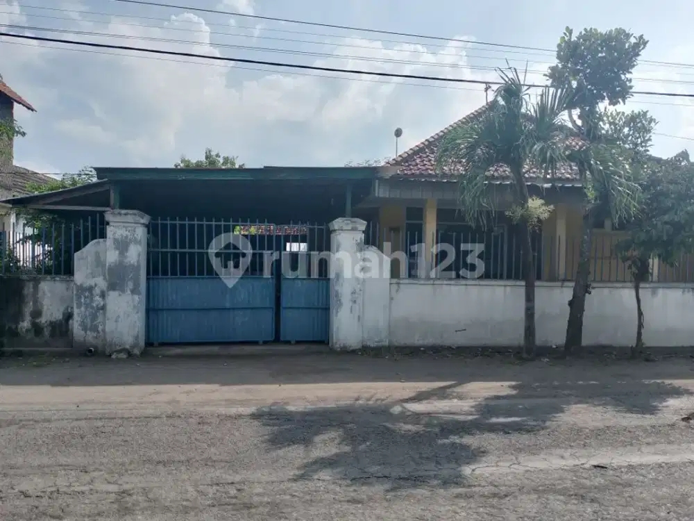 Rumah Asri Pinggir Jalan Buat Usaha di Kertosono Nganjuk Jatim