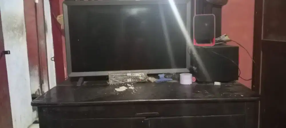 Dijual smart tv lg bekas seperti baru dijual karna btuh uang minat pm