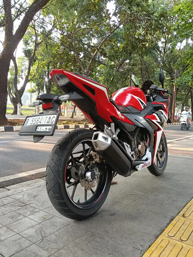 DIJUAL CASH NEW HONDA CBR 150R ABS THN 2018 PJK IDUP SIAP PAKAI