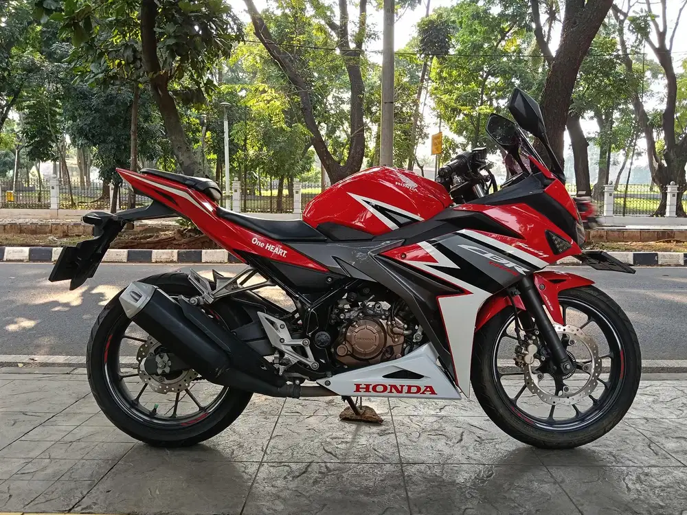 DIJUAL CASH NEW HONDA CBR 150R ABS THN 2018 PJK IDUP SIAP PAKAI