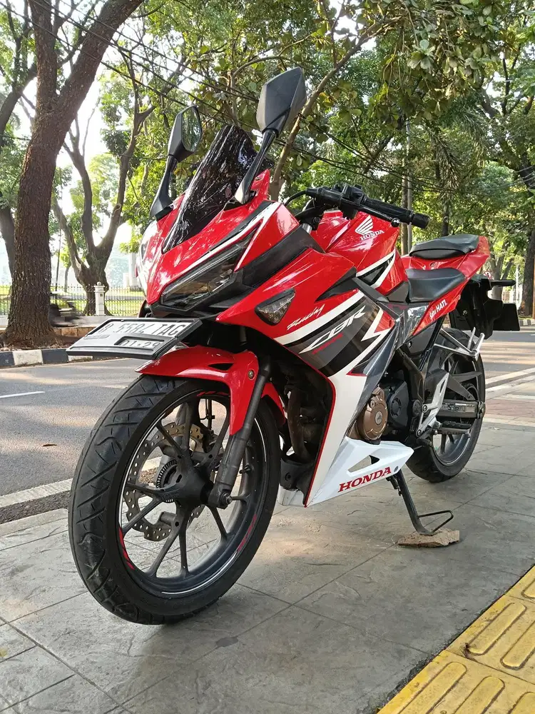 DIJUAL CASH NEW HONDA CBR 150R ABS THN 2018 PJK IDUP SIAP PAKAI