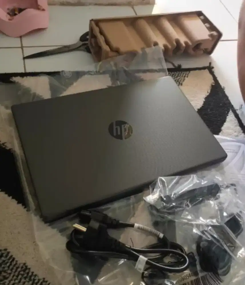LAPTOP HP 245 G10 RYZEN 3 7300U RADEON 8GB RAM 256GB SSD WINDOWS 11