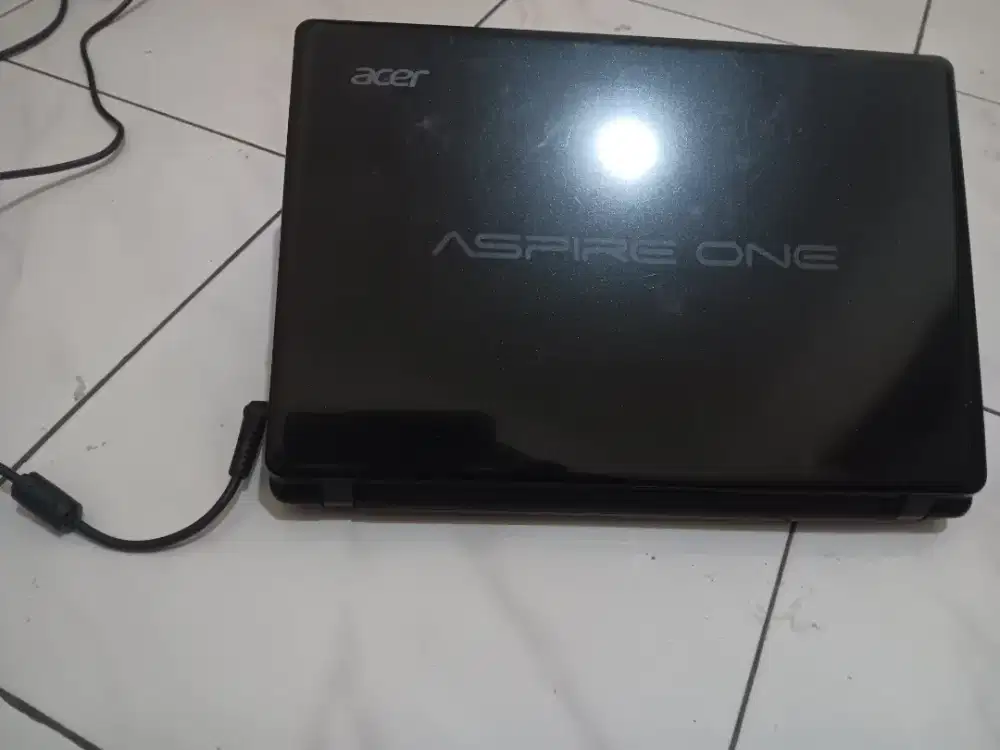Dijual laptop acer aspire one 725