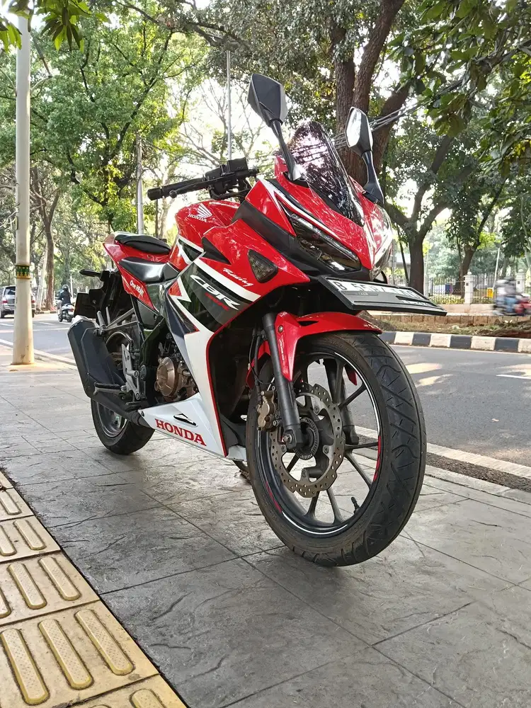 DIJUAL CASH NEW HONDA CBR 150R ABS THN 2018 PJK IDUP SIAP PAKAI