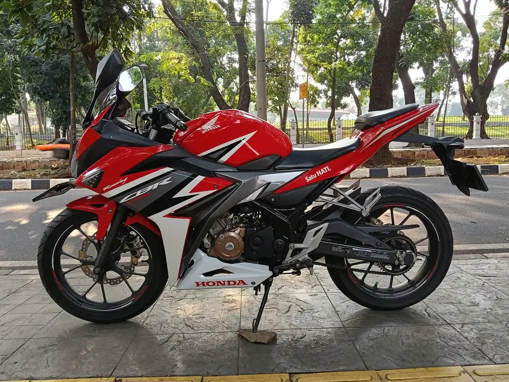 DIJUAL CASH NEW HONDA CBR 150R ABS THN 2018 PJK IDUP SIAP PAKAI