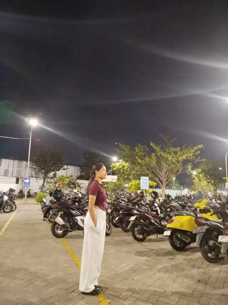 Sedang mencari pekerjaan sebagai art/momong