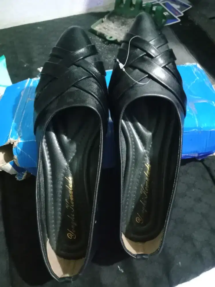 FLATSHOES YONGKI BRAND NEW SIZE 40(women)