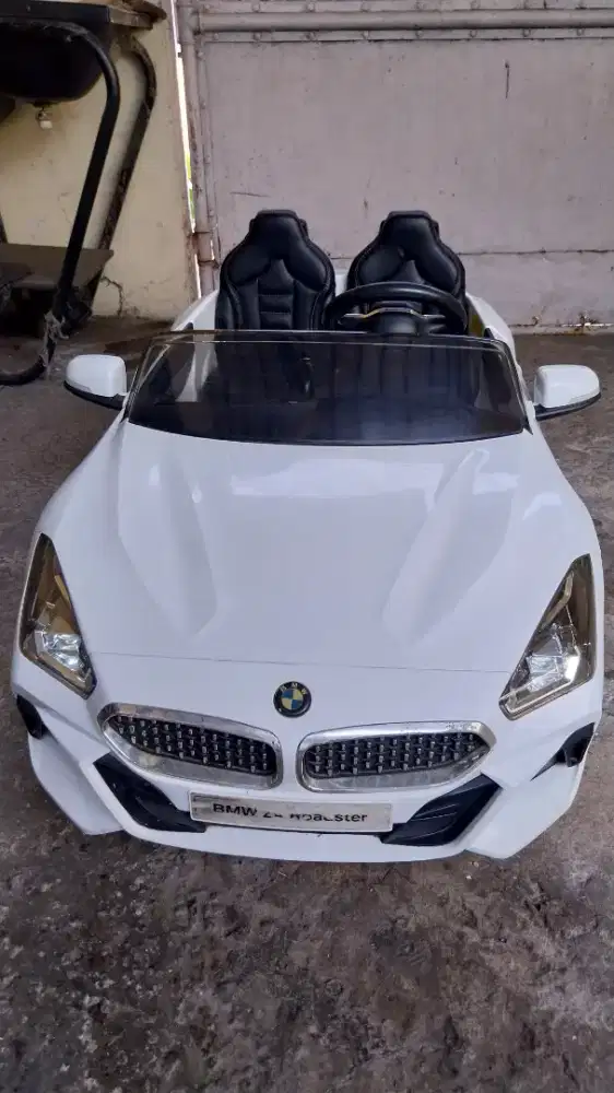 Mobil mainan aki merk Pliko BMW Z4