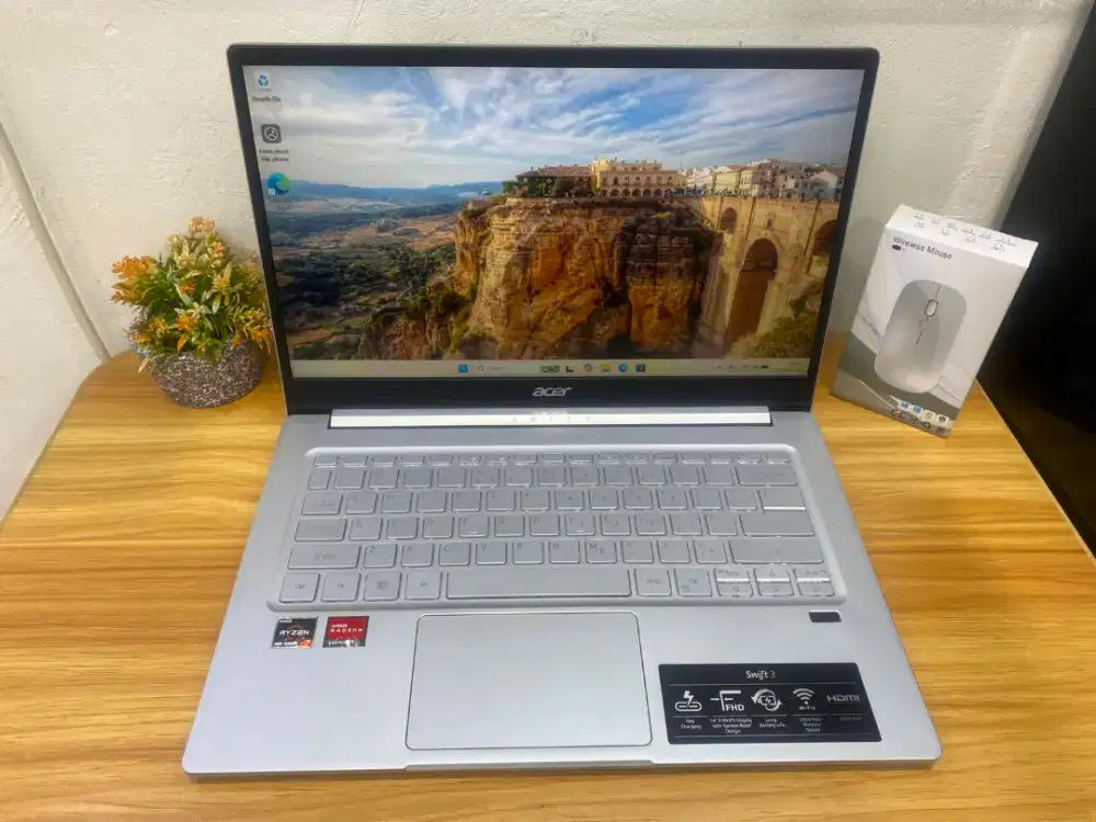 Acer swift 3 
Ryzen 7 4700U RAM 16GB/SSD 1TBNVMe, 14”FHD  Win11
