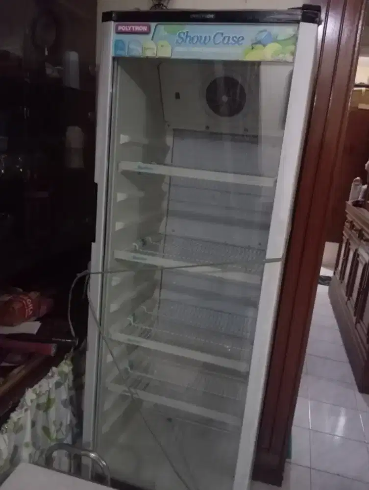siapa tau ada yang minat sokes/kulkas minuman nya