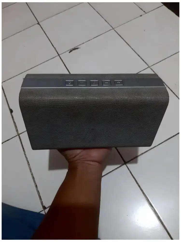Speaker bluetooth merek b-care istage