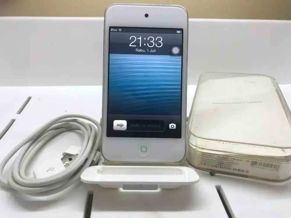 IPOD Touch 4 Gen 32GB White (Mint Condition)