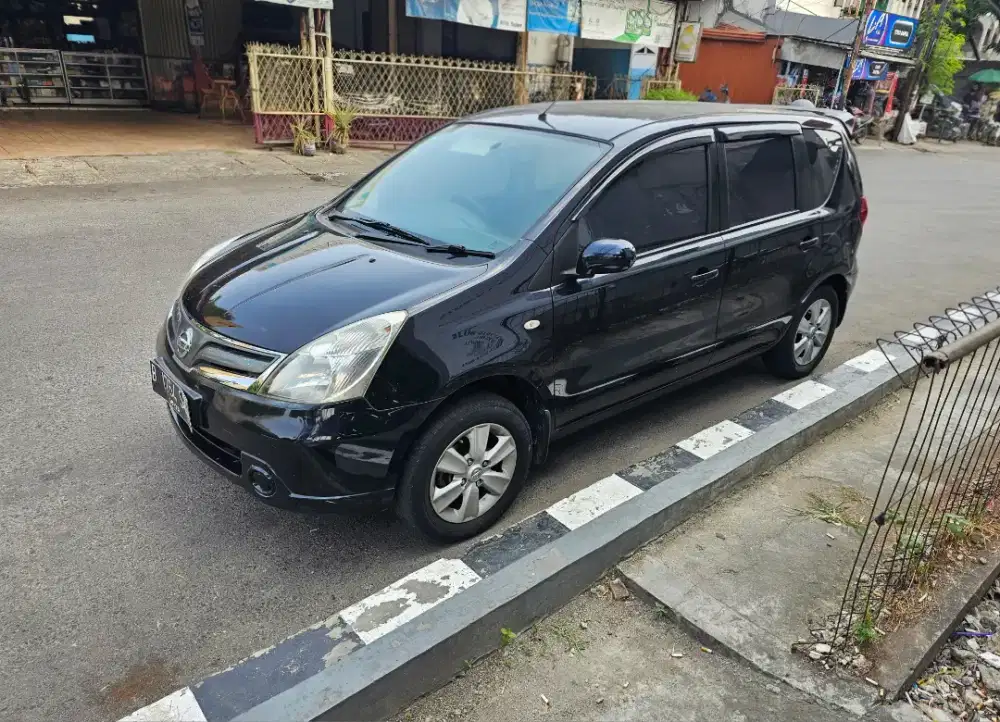 Nissan Livina XR AT 2011