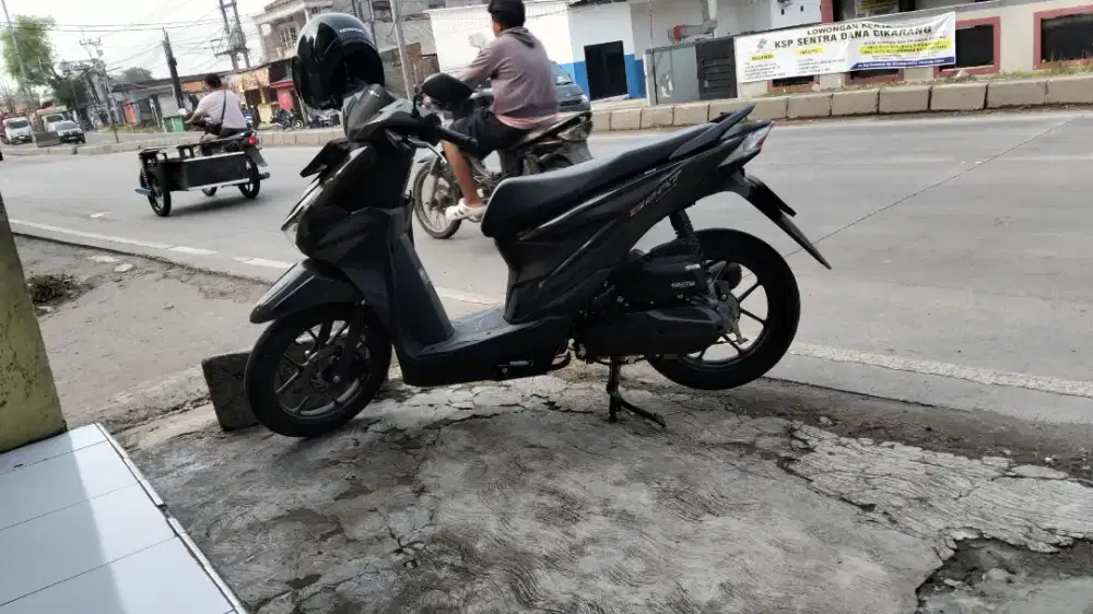 honda beat cbs iss deluxe 2026 hitam