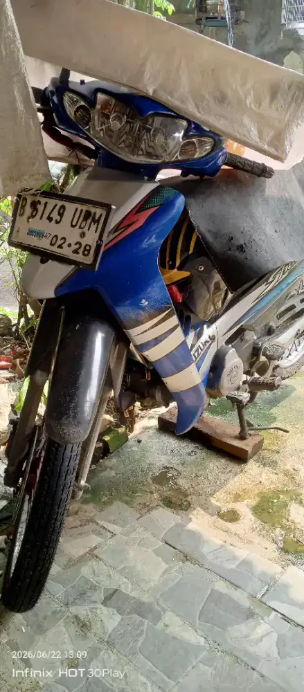 Jual aja motor sehari hari saya pake sehat terawat Suzuki Shogun R 125