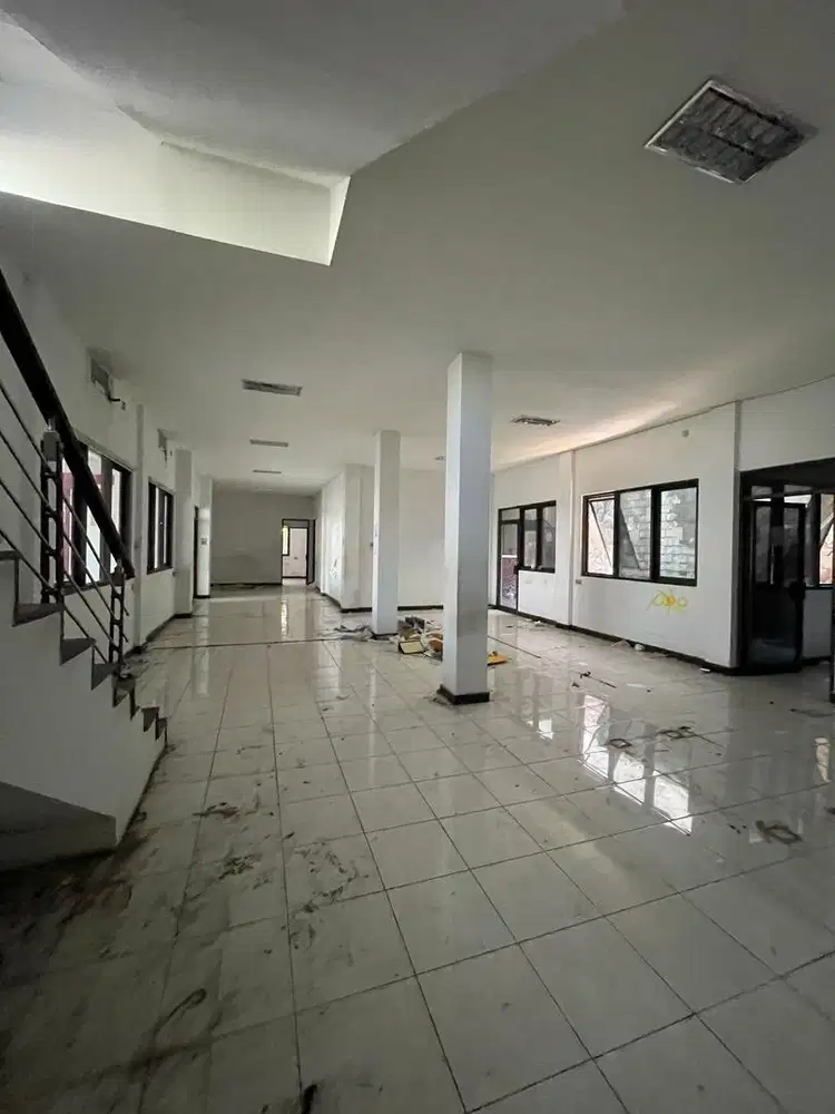STRATEGIS USAHA APAPUN! DIJUAL RUMAH KOMERSIL RAYA TENGGILIS 0 JALAN
