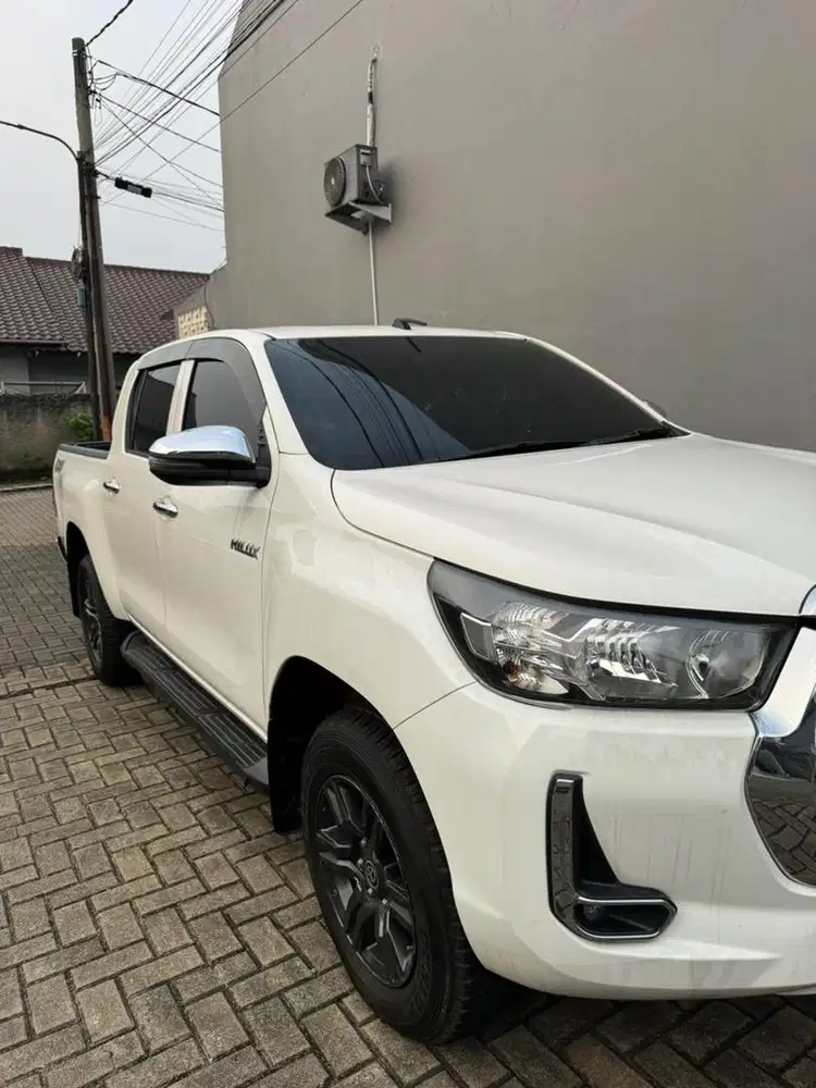 HILUX DOUBLE CABIN
