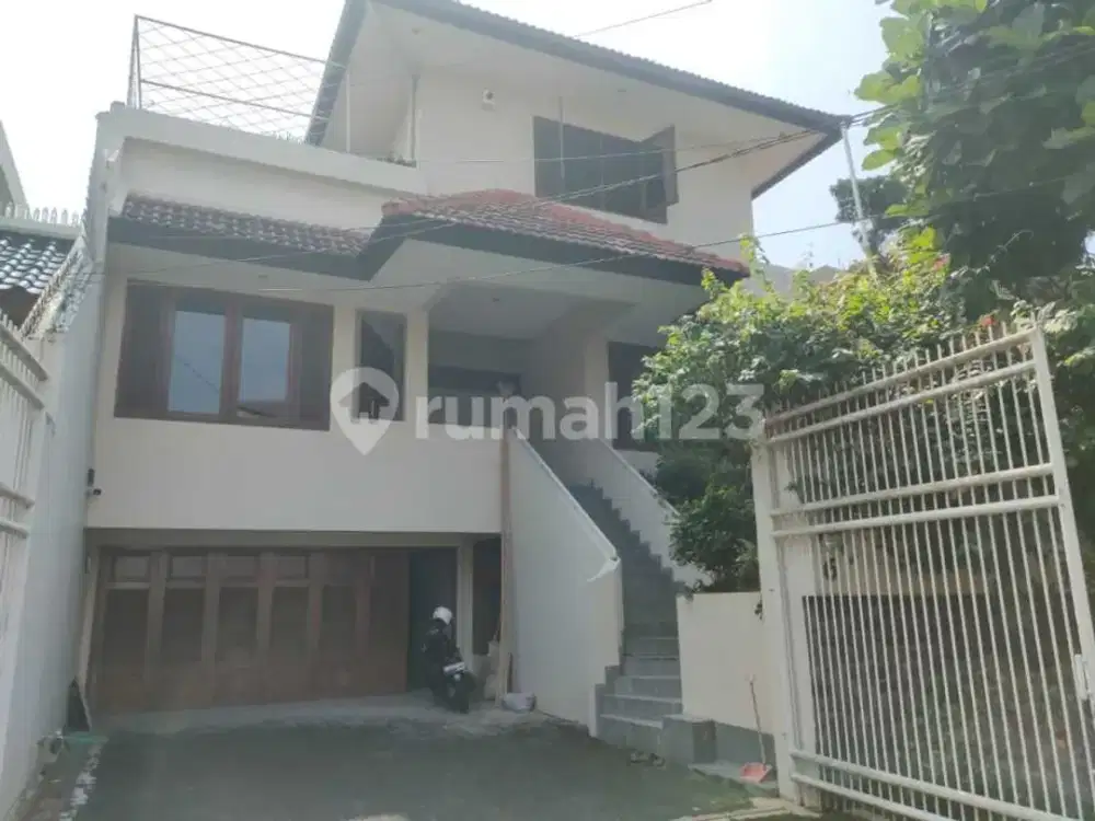 Rumah Kerenn Kokoh 2 Lantai di Cinere