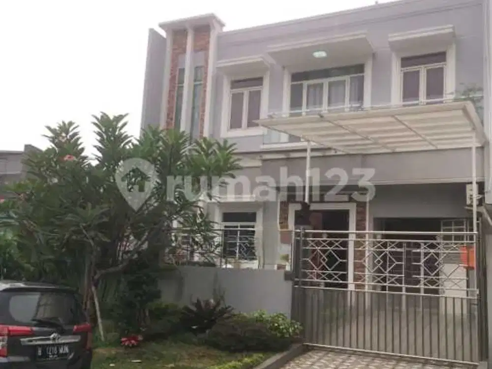 Dijual Rumah 2 Lantai di Cluster Sapphire Phg Gading Serpong Lokasi Strategis Semi Furnished, Rat