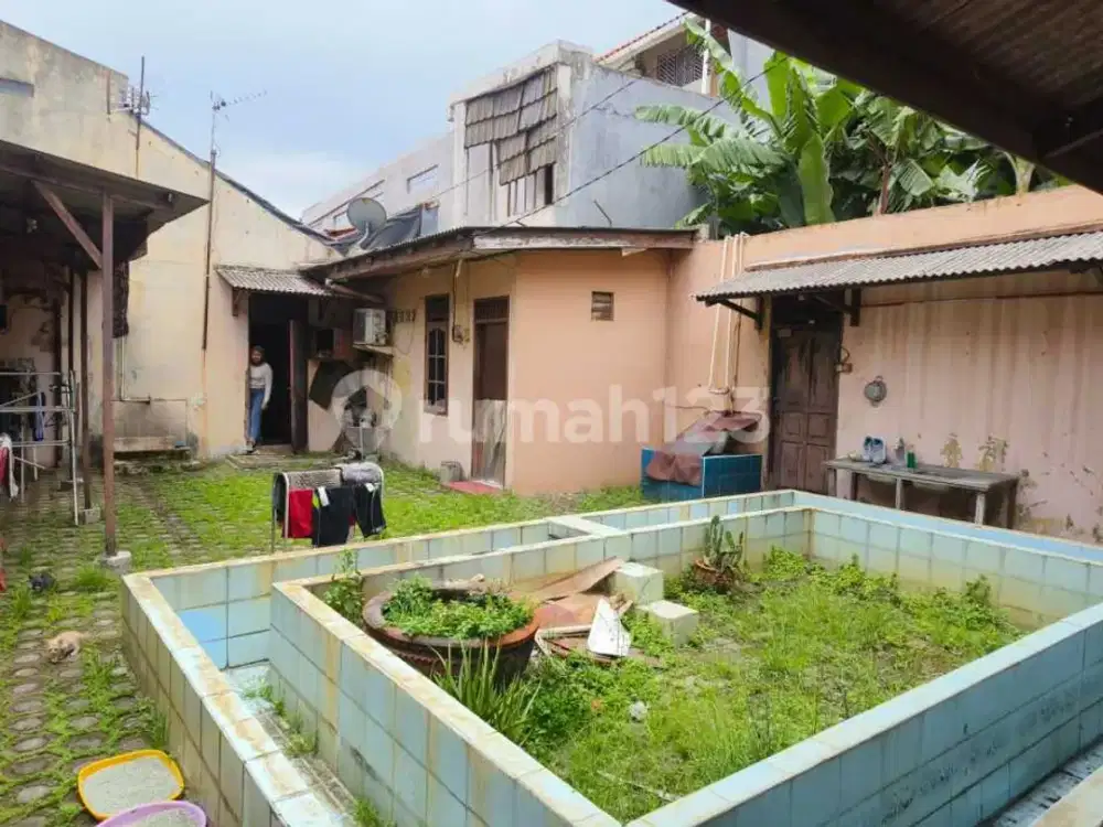 RUMAH LUAS 1 LANTAI – POTENSIAL UNTUK INVESTASI & RENOVASI, NV