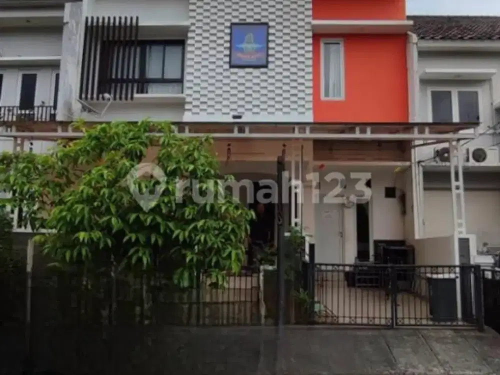 Turun Harga Lagi ! Rumah Nyaman & Aman 2 Lantai Depan Taman