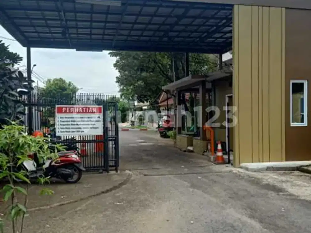 Dijual Segera... Rumah Nyaman Di Kompleks Greeta Residence, Graha Raya, Bintaro.