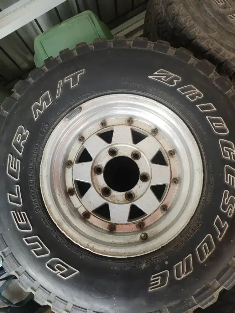 Velg Enkei Apache jip 6x139.7 ban Bridgestone dueler MT 31 hartop