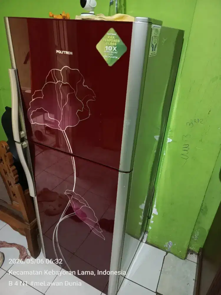 Kulkas 2 pintu Polytron
