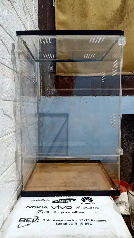Akrilik untuk reptil & tarantula