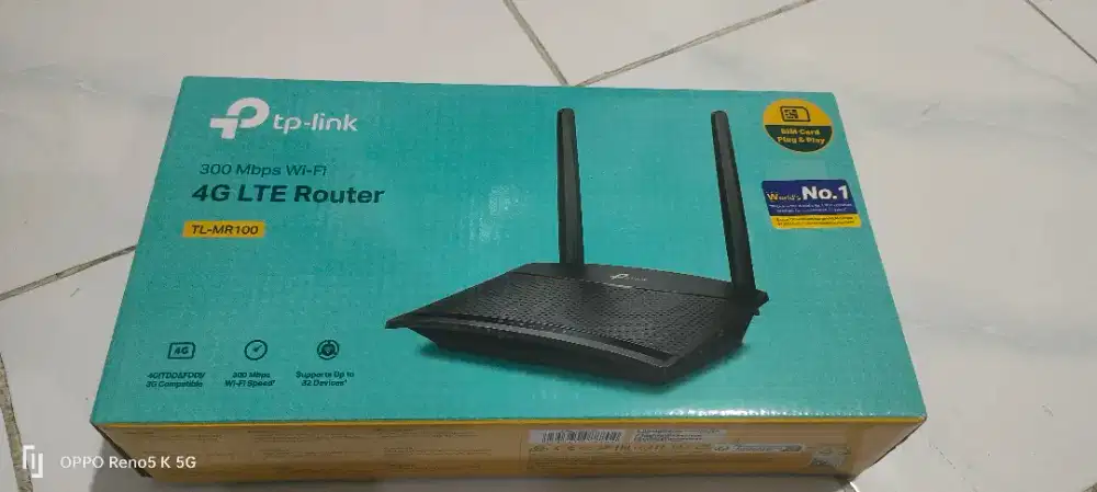 Ini adalah router TP-Link TL-MR100 4G LTE.