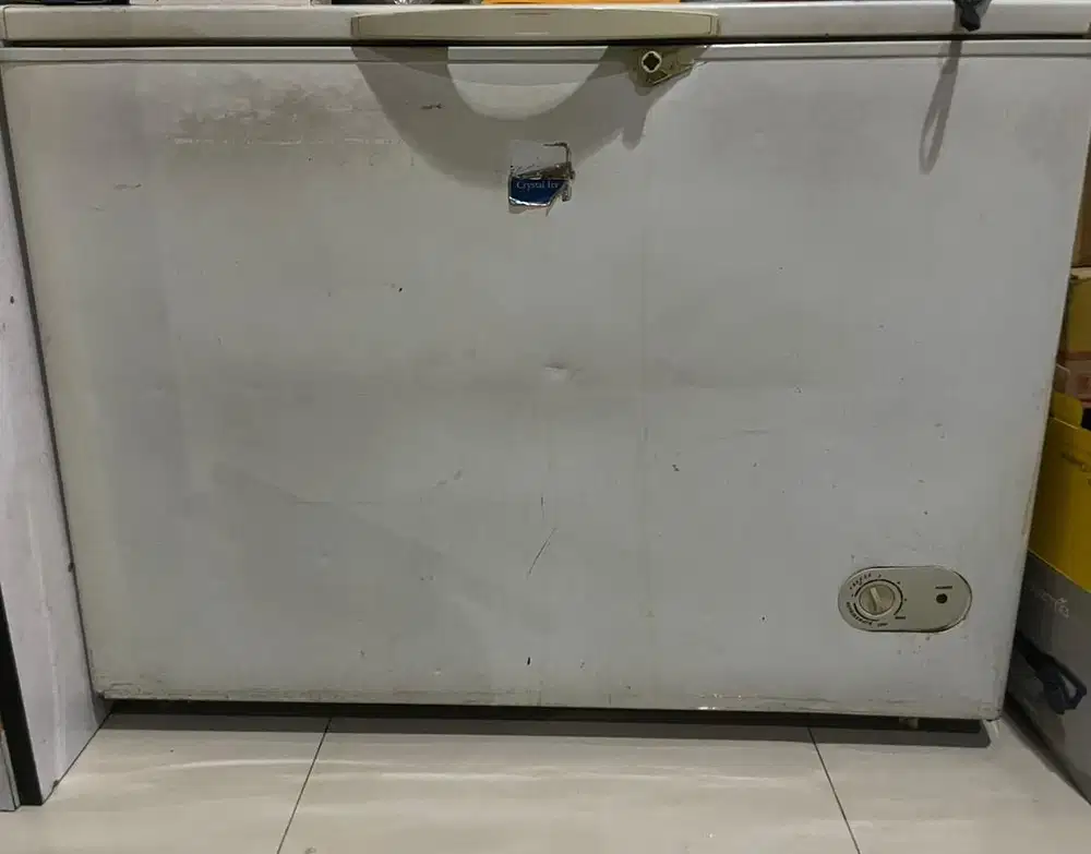 Chest Freezer Sharp 250L Kapasitas Besar