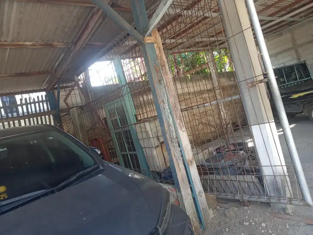 Pintu pagar besi Garasi