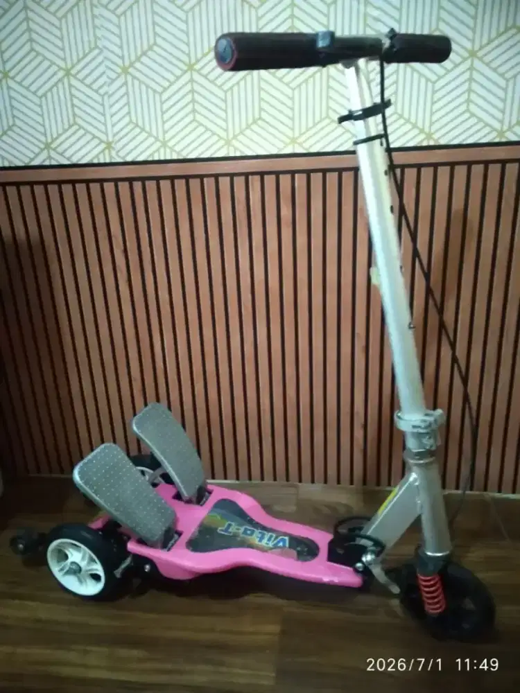 Skuter/otoped anak injak