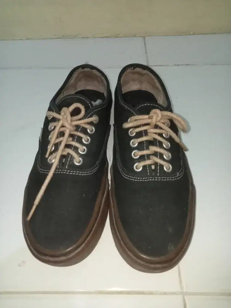 Sepatu Vans black gum uk.42