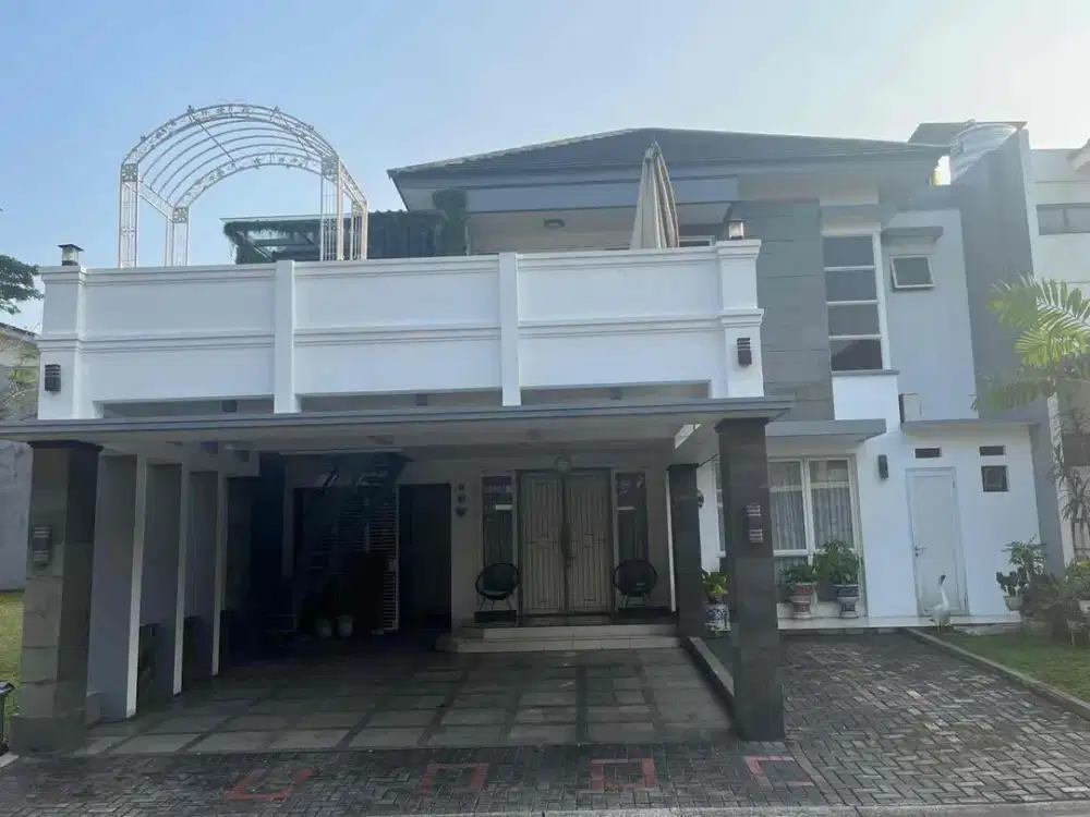 Rumah Hadap Selatan di Green Cove BSD Dengan Kolam Renang dan Taman yang Luas