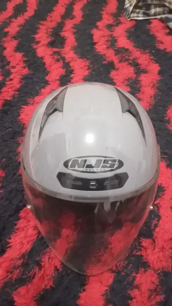 HELM KESELAMATAN UTAMA DIJALAN DAN MANJAGA KESELAMATANNYA