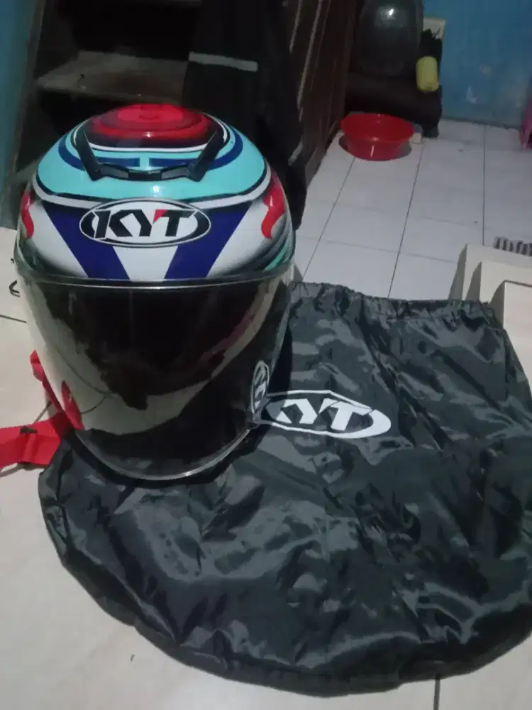 Jual cepat helm KYT Kyoto Karakter size M kondisi 90%