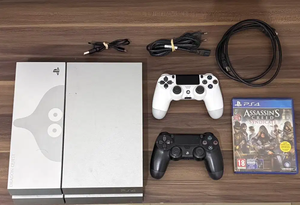 PS4 500gb Original seri Dragon Quest + 2 Stick