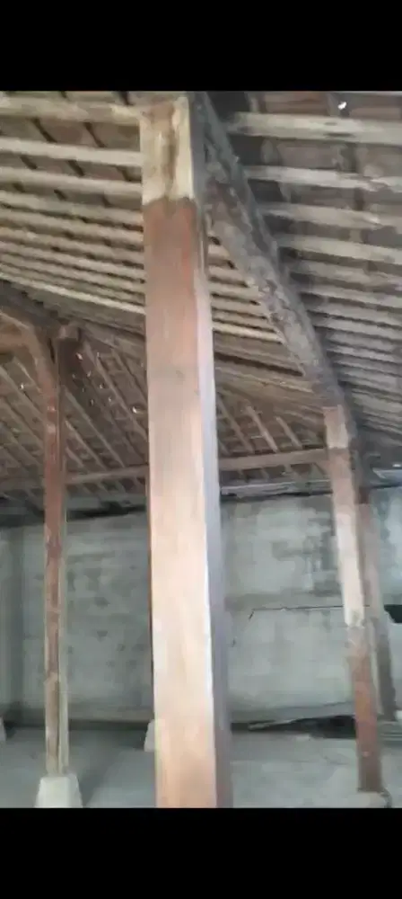 Pendopo /Rumah joglo ukir kayu jati tua