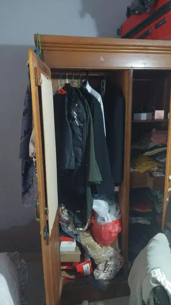 jual lemari kayu jati dan 2 kasur + dipan